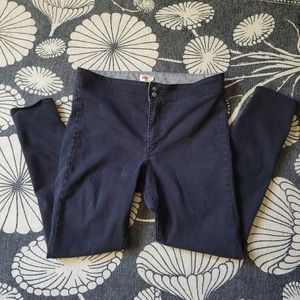 Levi's womens skinny pants. Black. Size 31